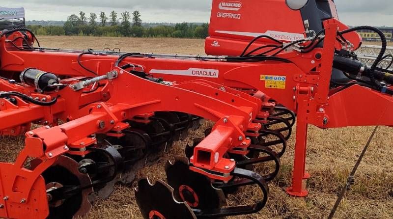 Агрегат для основного обробітку ґрунту з можливістю інтенсивного перемішування пожнивних решток на всю глибину роботи представлено на агровиставці Агрегат для основного обробітку ґрунту з можливістю інтенсивного перемішування пожнивних решток на всю глибину роботи представлено на агровиставці