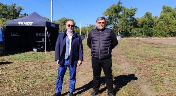 Менеджер з розвитку бізнесу компанії Fendt Олексій Копилов та директор із маркетингу в Східній Європі та Центральній Азії корпорації AGCO Антон Костирко (зліва на право)