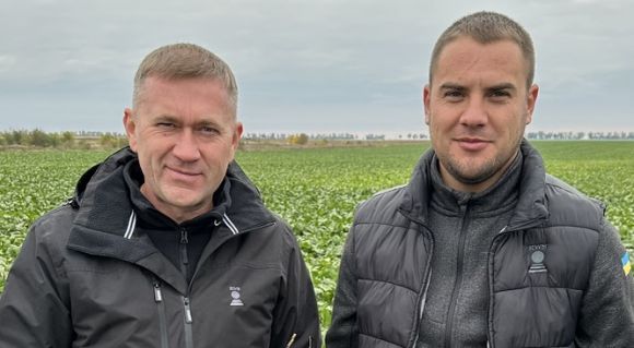 Олег Строка, фахівець з агросервісу компанії КВС-УКРАЇНА та Роман Віннічук, голоиний агроном Агропродсервіс