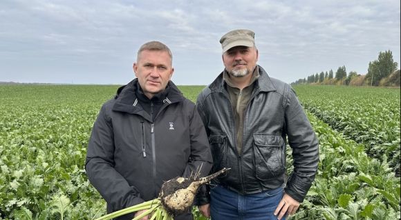 Олег Строка, фахівець з агросервісу та Андрій Новак менеджер з продукту цукрові бурки, КВС-УКРАЇНА