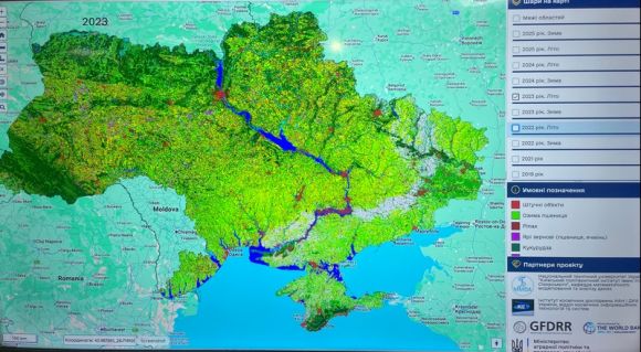 З 2023 року рожева лінія вздовж лінії фронту збільшилася. Дані CropWise, презентація професора Марка Гортона