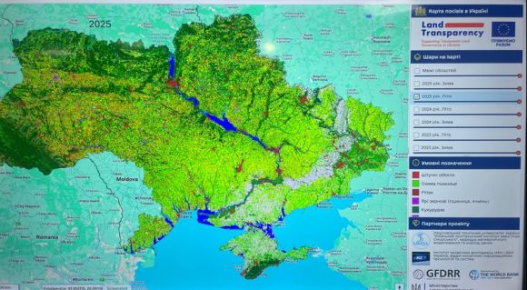 Рожева лінія станом на 2025 рік. На території, яку контролює Україна, дуже мало рожевого, що, на думку професора Гортона, вказує на повернення фермерів до обробітку цих земель. Дані CropWise, презентація професора Марка Гортона