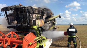 В Україні масово горять зернозбиральні комбайни