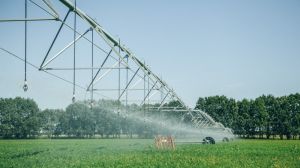 Для порятунку полів від посухи господарствами Херсонщини використано майже один мільйон кубометрів води