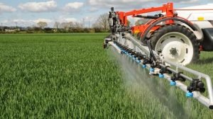 На Прикарпатті господарство звинуватили в отруєнні людей пестицидами