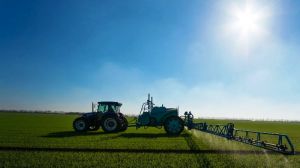 Аграрії перевиконали план із закупівлі пестицидів