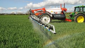 У ЄС планують вдвічі знизити обсяги використання пестицидів та іншої агрохімії