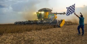 Бразильський фермер Рікардо Бассо з міста Луїс-Едуарду-Магальянс встановив новий світовий рекорд зі збирання сої