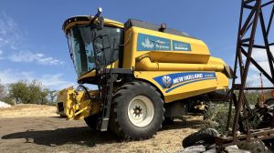 Російські обстріли зруйнували господарство на Миколаївщині: фермер відновлює техніку та поля