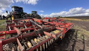 Культиватор Väderstad Opus під час роботи в полі