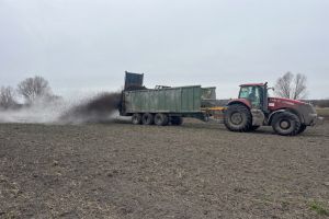 Внесення гною в господарстві «Агрікор Холдинг»