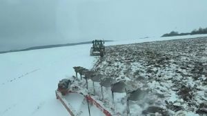 На Хмельниччині проводять експеримент із зимовою оранкою