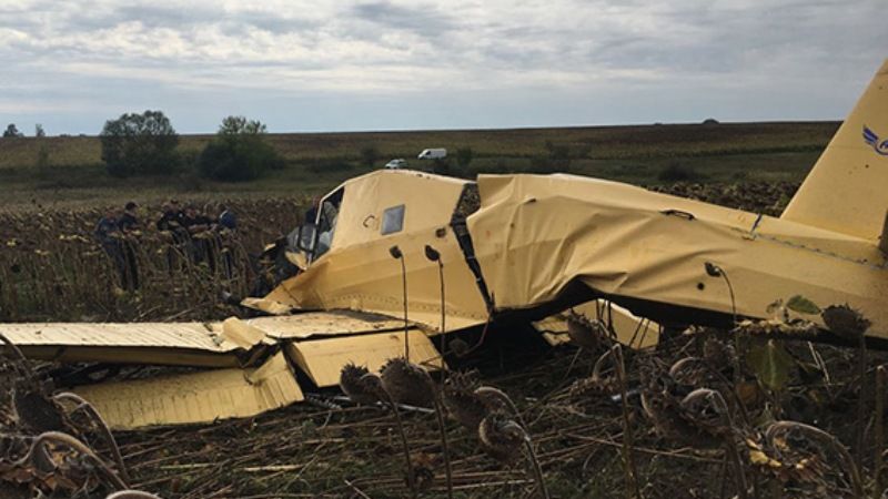 На Хмельниччині на полі соняшнику розбився легкомоторний літак
