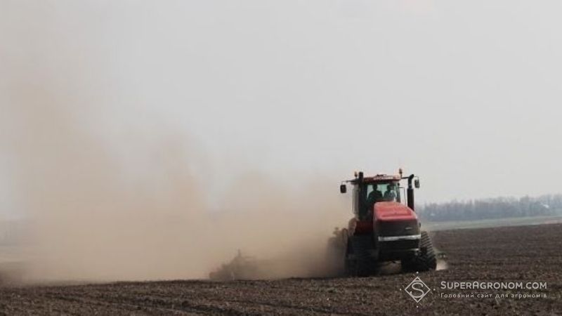 Господарства Прикарпаття завершують посівну озимих зернових