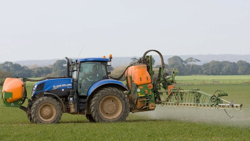 Французькі вчені закликають зменшувати використання агрохімікатів у сільському господарстві