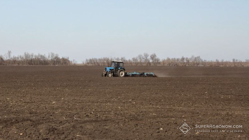 Погодні умови гальмують початок посівної на півночі України
