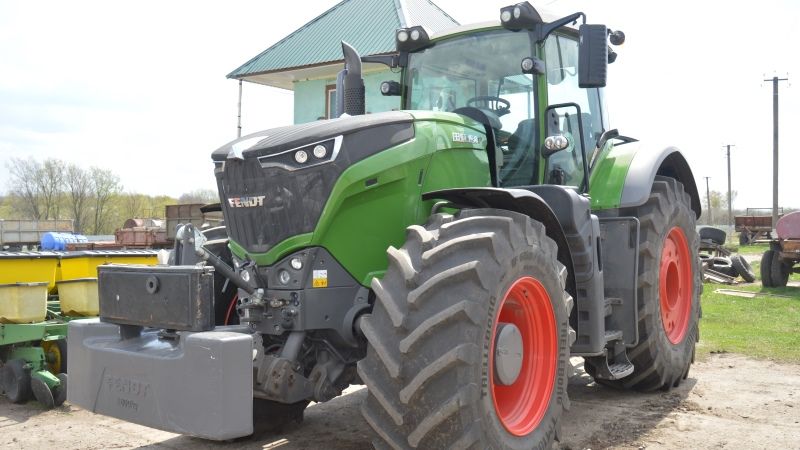 Цеппелін Україна продала першу сотню тракторів Fendt тисячної серії