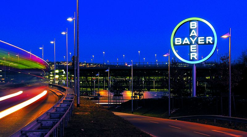 Компанія Bayer завершила придбання Monsanto