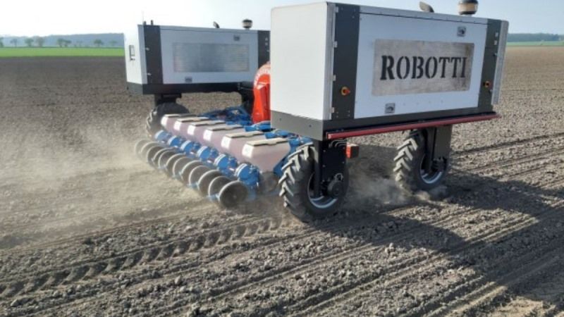 Автономний польовий робот встановив новий посівний рекорд