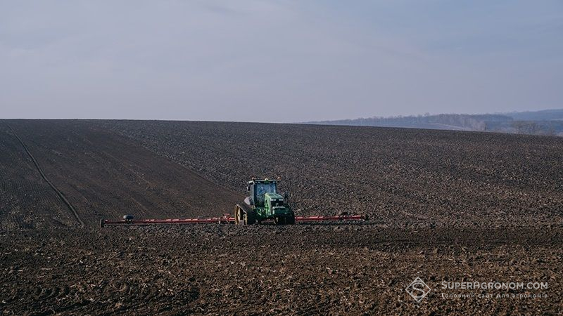 Аграрії Хмельниччини зробили ставку на сою та кукурудзу: початок посівної-2021