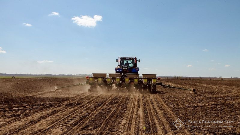 Посівна ранніх зернових на Хмельниччині завершена: оперативна робота аграріїв