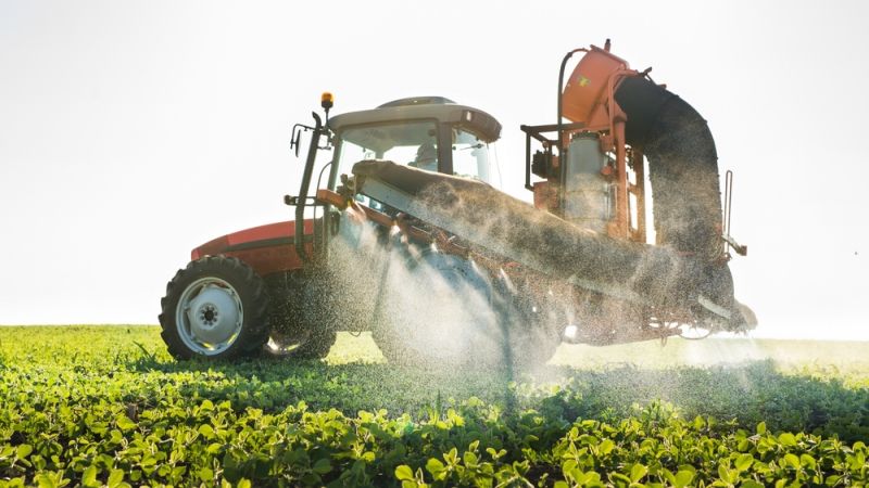 З початку року українські аграрії використали 17,7 тис. тонн пестицидів: забезпеченість ЗЗР