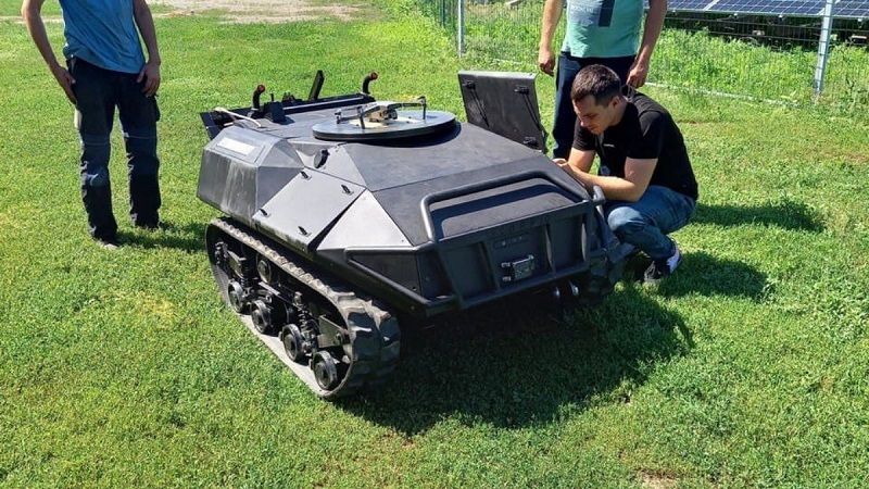 Безпілотна воєнна роботизована техніка впроваджується у сільському господарстві