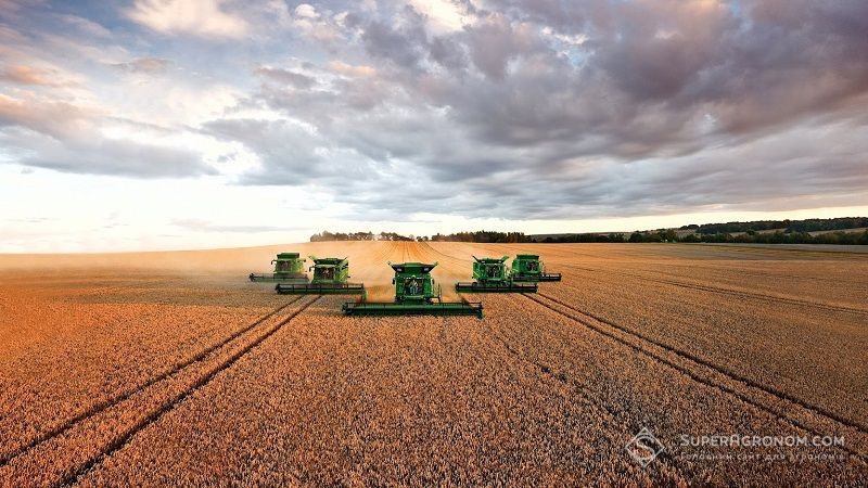 Аграрії Франції та Великобританії пришвидшили темп жнив через посуху: названо врожайність