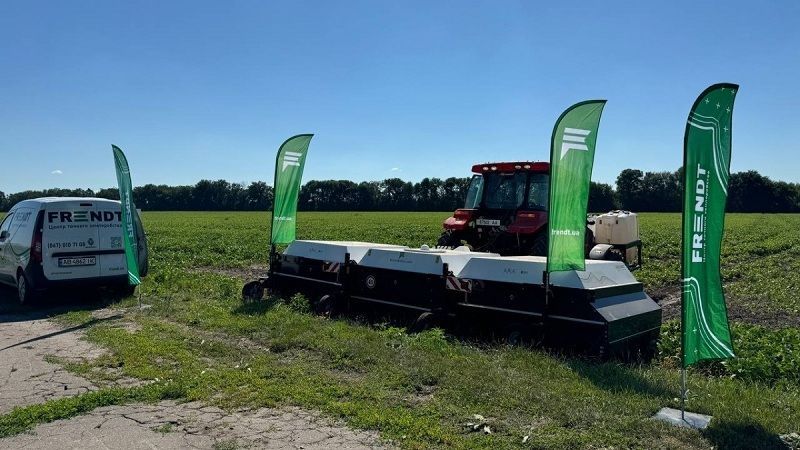 Швейцарський обприскувач EcoRobotix ARA на цукровій кукурудзі