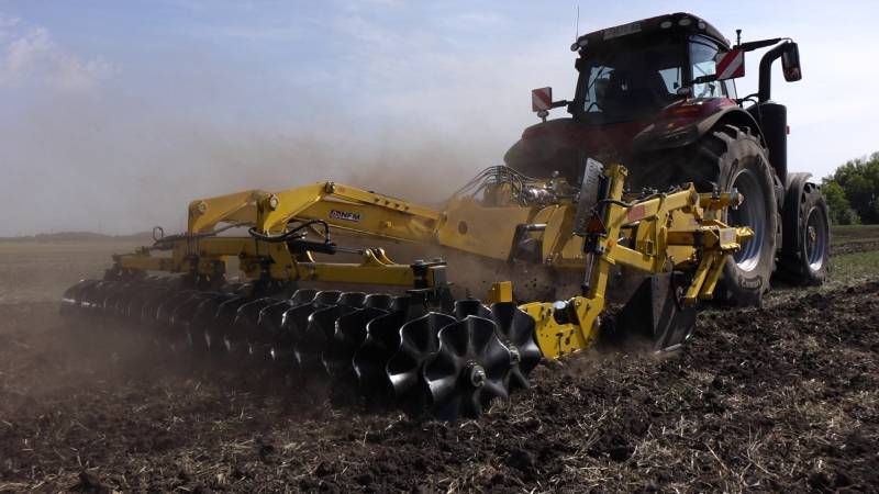 У господарстві на Дніпропетровщині з переходом на глибоке рихлення підвищилась урожайність соняшнику та кукурудзи