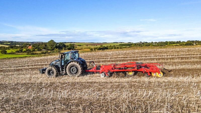 Аграріям розповіли, як виконати пізній обробіток пожнивних решток соняшнику та кукурудзи Аграріям розповіли, як виконати пізній обробіток пожнивних решток соняшнику та кукурудзи
