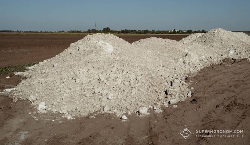 Чи має сенс весняне вапнування та які є обмеження для його проведення, розповіли аграріям
