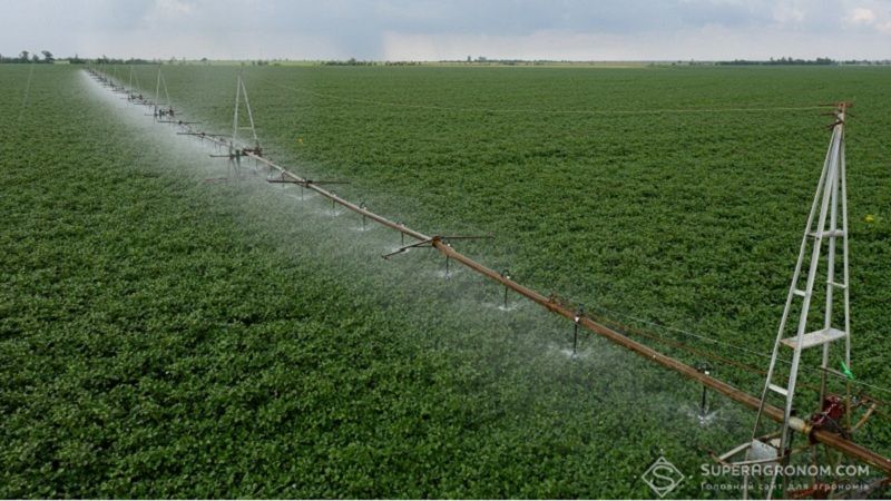 Зрошувальна система на посівах сої