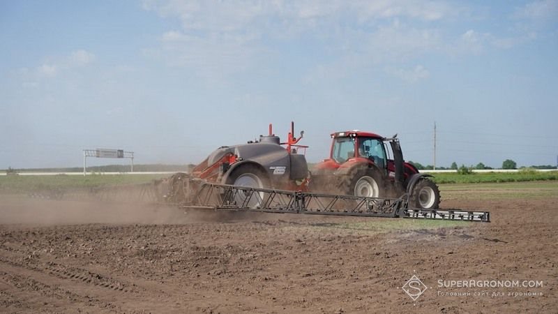 Ґрунтове внесення гербіциду Ґрунтове внесення