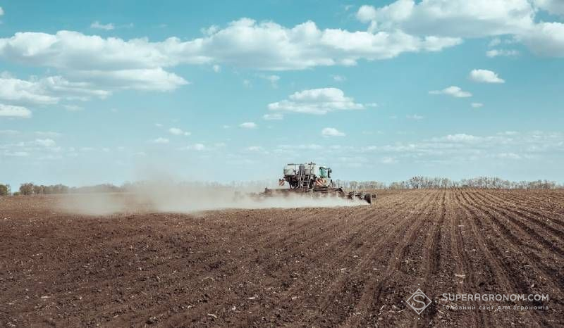 Кукурудзою та соняшником уже засіяно близько третини від запланованих на 2026 рік площ Кукурудзою та соняшником уже засіяно близько третини від запланованих на 2026 рік площ