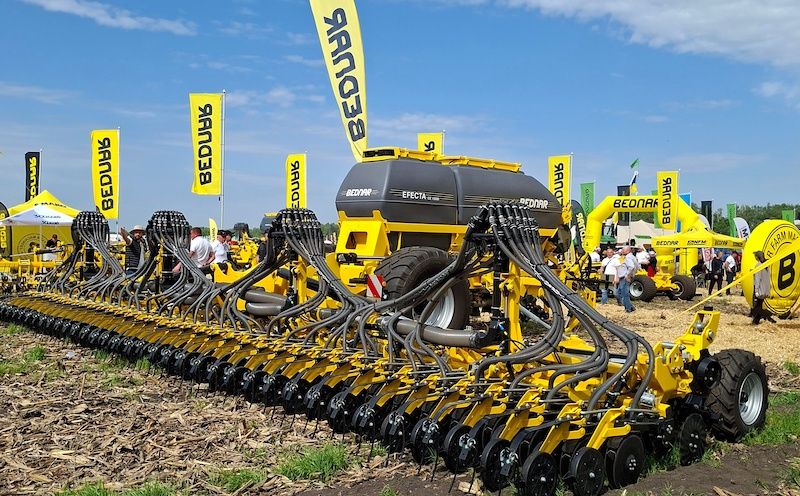 На Дні поля на Київщині продемонстрували Magnum 405, Patriot 4350 та BEDNAR XO 7500 PROFI На Дні поля на Київщині продемонстрували Magnum 405, Patriot 4350 та BEDNAR XO 7500 PROFI