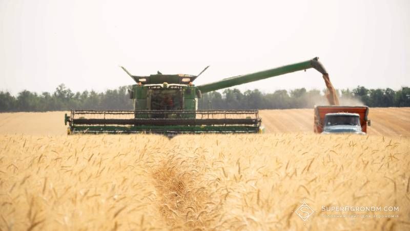 Жнива в рф під загрозою через дефіцит пального, в окупованому Криму продаж пального цивільним заборонено взагалі