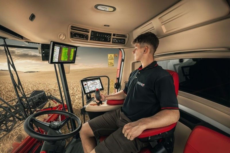 Оновлена кбіна зернозбирального комбайна Case IH