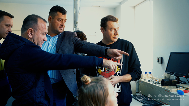Стоять (зліва направо): Олексій Коваленко, Михайло Сербін, Геннадій Гадзовський, Олег Маслов