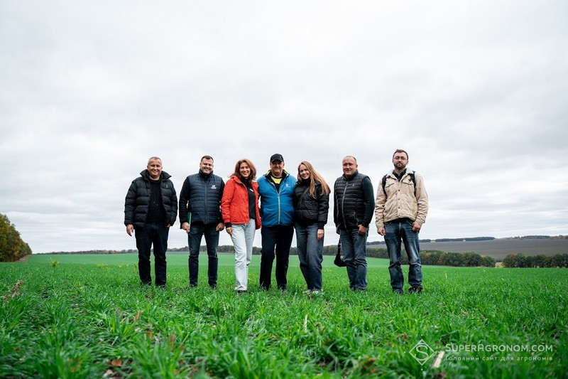 Команда Latifundist Media з Володимиром Кононенком і партнерами Credit Agricole Bank та КВС УКРАЇНА в полі жита СТОВ «Скіф»