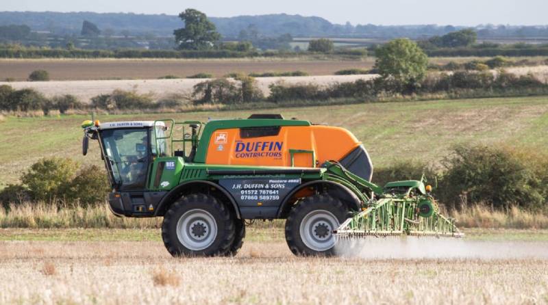 Обробка стерні гліфосатом (Фото: Tim Scrivener / Farmers Weekly)