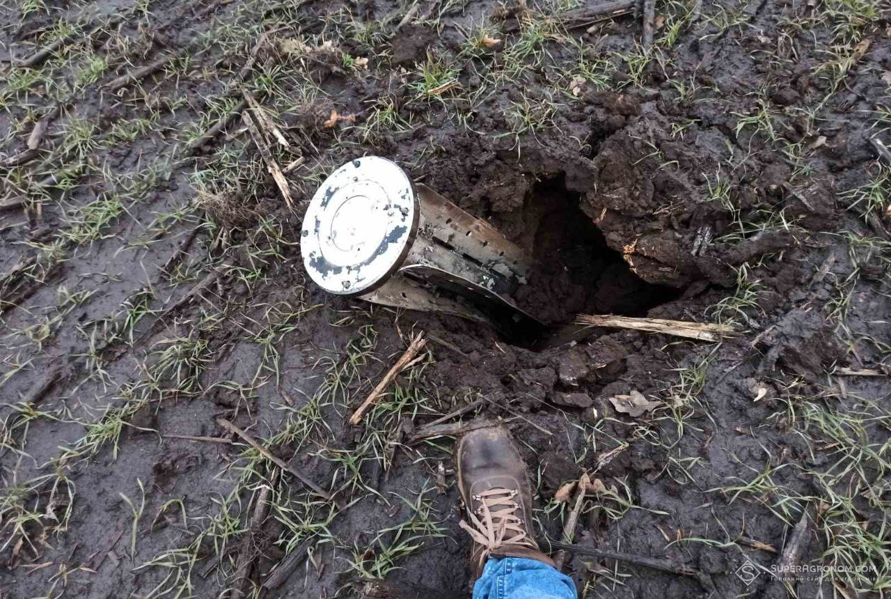 Знайдений снаряд у полі